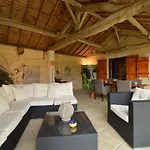 Countryside Family Haven For 8 With Pool Holiday home