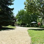 Countryside Family Haven For 8 With Pool