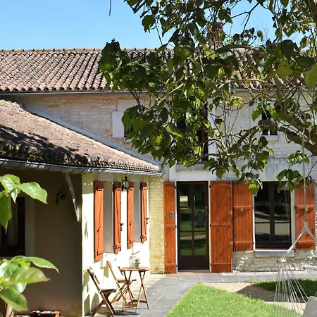 Casa de Férias In Saint-jean Near Loire Castles